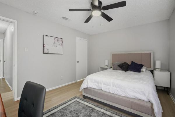 Comfortable 2 Bed 2 Bath Stay - San Antonio, TX