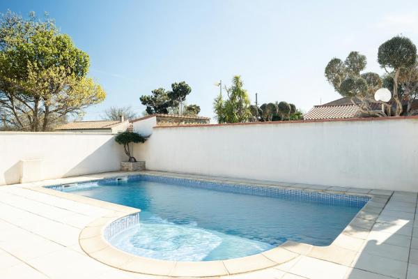 Nella foto è visibile l'oggetto Charmante villa familiale, avec piscine privée, idéale pour une journée à la plage et proche des grands buffets situato nella città di Coursan.