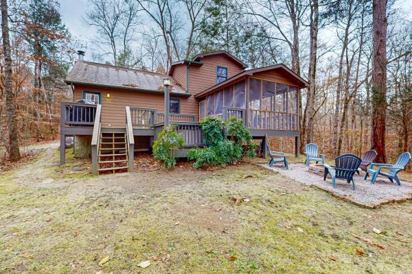 Serene Cabin Sleeps 6 Fire Pit Porch Hot Tub - Townsend, TN