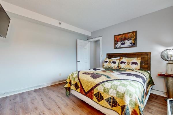 River Place Condo Sleeps 6 Mtn River View Balcony - Tennessee