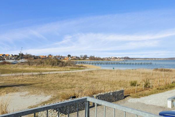 Na fotografii je vidět objekt Apartment With Harbour View In Karrebæksminde nacházející se ve městě Karrebæksminde.