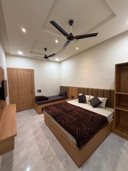 Krishnam Home Stay & Rooms - Mathura