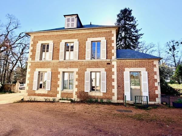 Gîte Vichy - 4 Chambres, Situé Dans Le Parc Du Château De Charmeil - Allier
