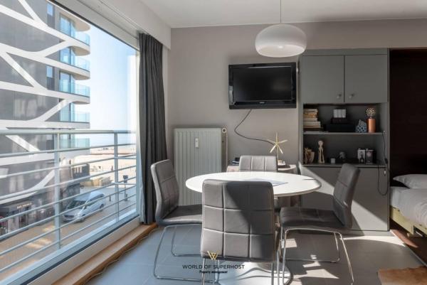 照片显示了位于Ostend市的Sea side apartment next to the city centre物件。