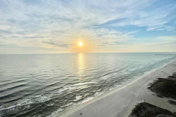 Beachfront Resort Condo With Gulf Views Pools Splash Pad Hot Tub & Gym - Panama City Beach, FL