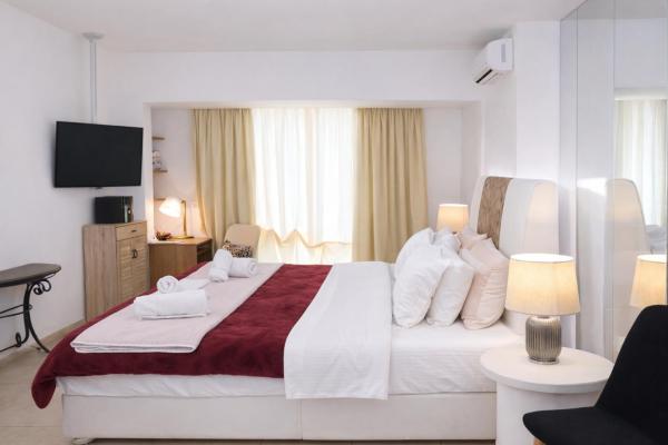 A la foto es mostra l'objecte Love Suite situat a la ciutat de Sitia.