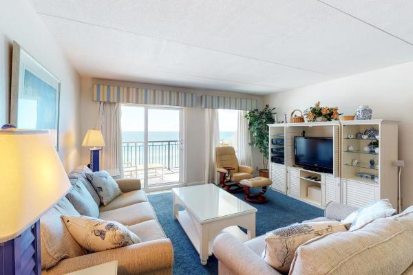 Updated Bright Condo With Beach Setup - Minutes From Entertainment - Fort Walton Beach, FL