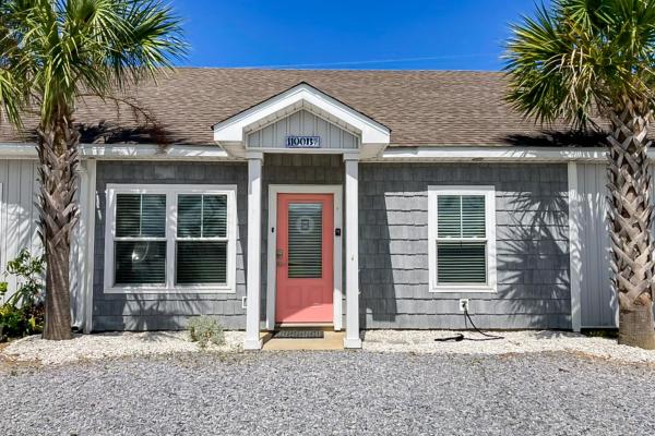 Stylish Ocean-area Home With Generous Space And Short Walk To The Beach - Mexico Beach, FL