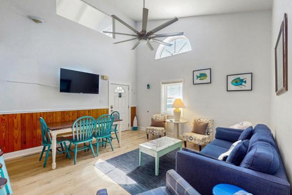 Dog-friendly Condo With A Shared Pool Great Beach Vibes & Stunning Views - St. George Island, FL