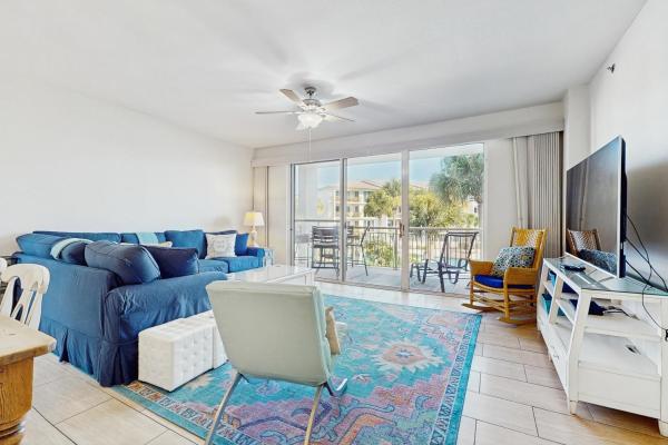 Gorgeous Condo With Lagoon Pool Hot Tub Beach Access & Pickleball Court - Panama City Beach, FL