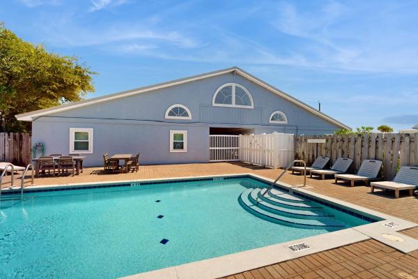 Classic Beach Condo With A Shared Pool Loft & Grill - Walk To The Beach - セント・ジョージ島, FL