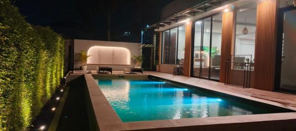 A la foto es mostra l'objecte Cottonwood Villa Zamrud - Pingpong BBQ Pool Disney situat a la ciutat de Tegalharendong.