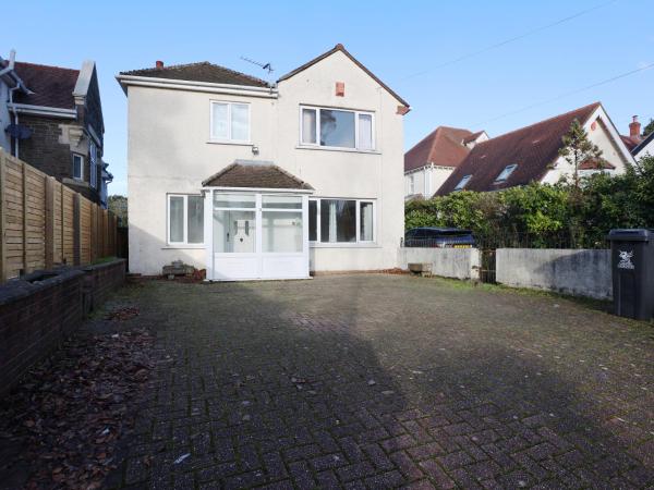 Hollybush Place By N And N Stays Ltd, Perfect For Contractors And Workers, Large Private Driveway For Work Vans And Vehicles, Great Location And Fast Wifi - Cardiff