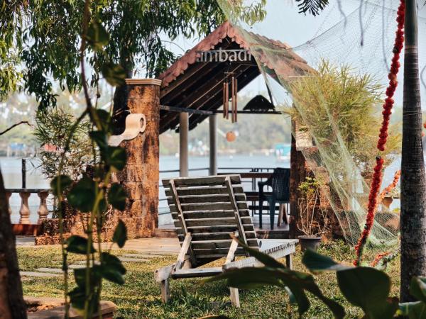 写真にはPallipuram市にあるAmbadi's villa -Lake view resortが写っています。