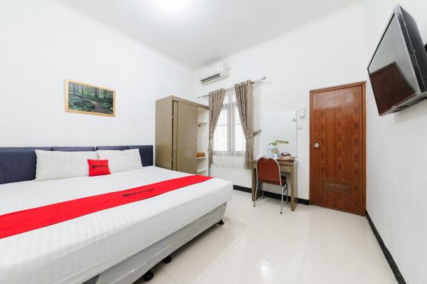 Na foto é possível ver o objeto RedDoorz at Batutulis Bogor by House of M localizado na cidade de Bantarkamang.