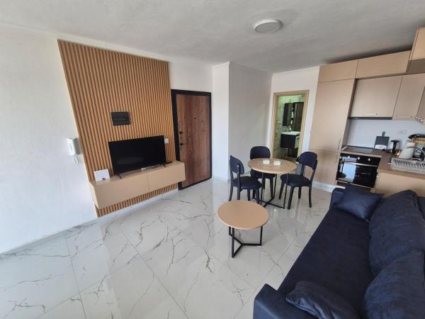 A la foto es mostra l'objecte Cozy Sea View Studio 3 min walk to Beach Promenade situat a la ciutat de Golem.
