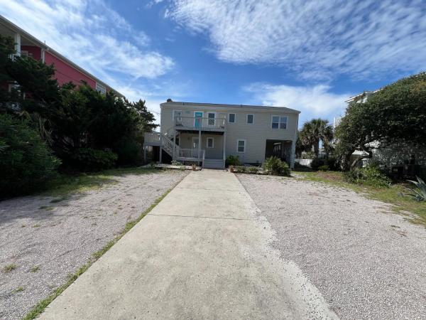 Charming Coastal Dog Friendly Home Near The Beach - Emerald Isle, NC