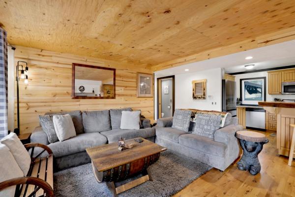 Highland Hideaway At Big Bear | Cozy Cabin W/ Private Hot Tub - Big Bear Lake, CA