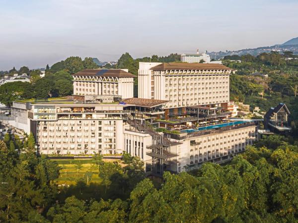 写真にはPadasul市にあるThe Gaia Hotel Bandungが写っています。