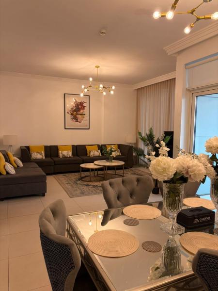 A la foto es mostra l'objecte Luxury Beachfront 2BR in Al Bateen Residences - Private Beach & Marina Sea View situat a la ciutat de Dubai.