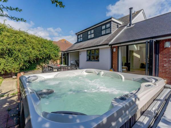 5 Bed In Yarmouth Oc-85286 - Lymington