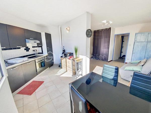 A la foto es mostra l'objecte studio a 800m de la plage , parking privé situat a la ciutat de Sète.