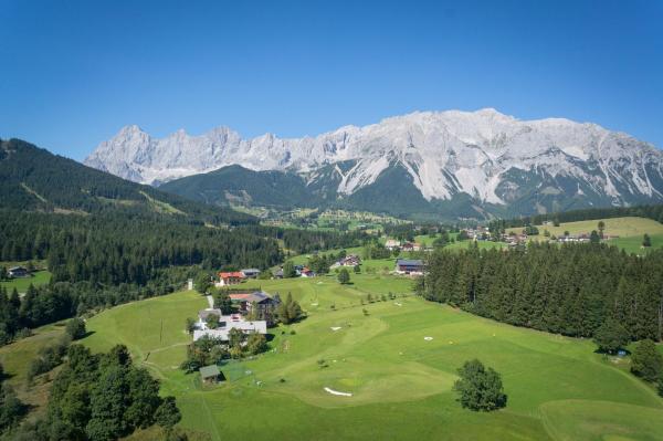 På billedet ses objektet Kobaldhof beliggende i byen Ramsau am Dachstein.