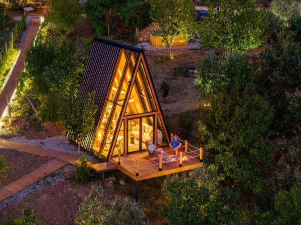 На фото показан объект Funky Cabins Villas and Chalets - Gaia Park, расположенный в городе Ибе.