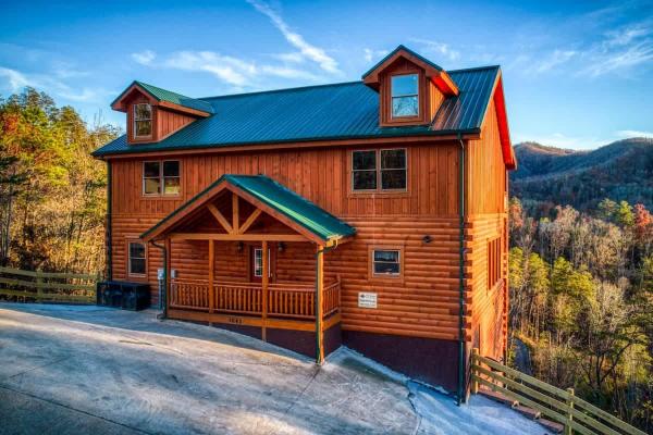 Paradise Pointe Pool Lodge By Beyond Expectations - Pigeon Forge, TN