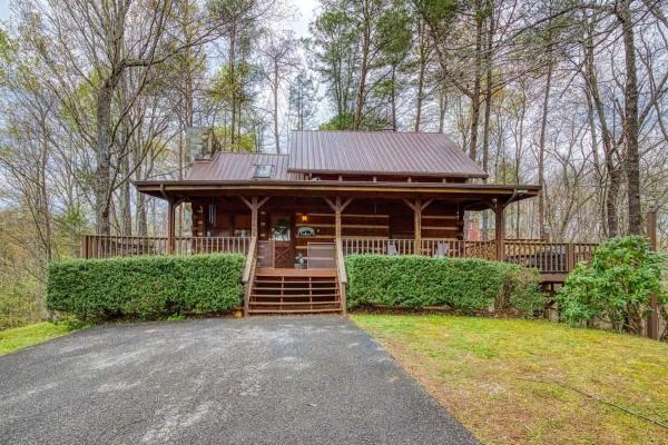 A la foto es mostra l'objecte Laceys Place by Beyond Expectations w Hot Tub situat a la ciutat de Sevierville.