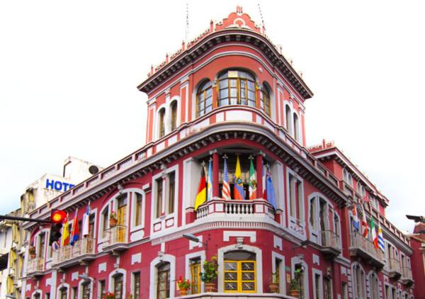 A la foto es mostra l'objecte Hotel Plaza del Teatro situat a la ciutat de Quito.
