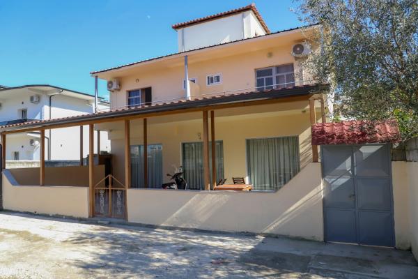 A la foto es mostra l'objecte Villa Fatos Berat situat a la ciutat de Berat.