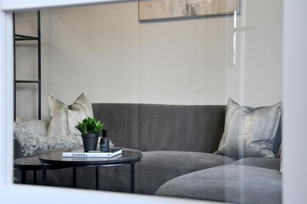 Free Parking-sleeps 5 - 3 Bedroom House - Stunning Interior - Edinburgh