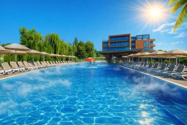 A la foto es mostra l'objecte Regnum Banya Thermal Hotel situat a la ciutat de Semkovo.