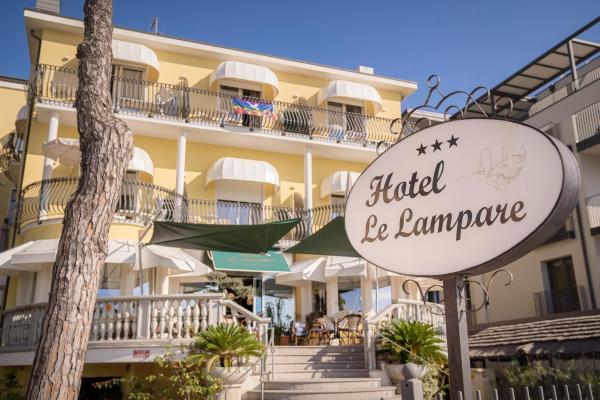 På billedet ses objektet Hotel Le Lampare beliggende i byen Caorle.