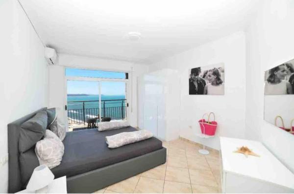 A la foto es mostra l'objecte ALAIN beachfront apartment with Seaview situat a la ciutat de Draç.