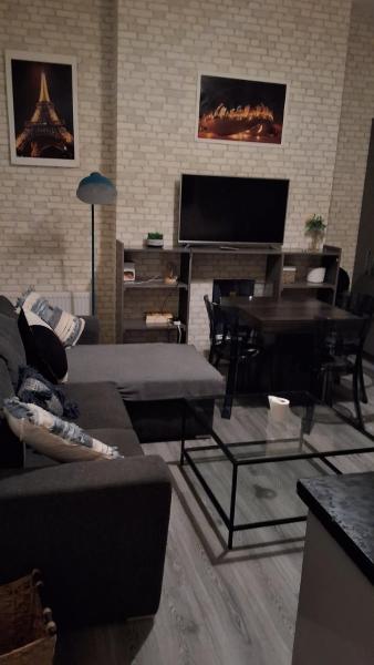 Zak Air B&B Stay 9 people's, Birmingham