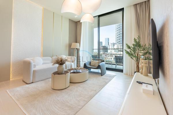 A la foto es mostra l'objecte Chic 1BR Next to a Community Park, Just a Few Minutes Drive from Dubai International Cricket Stadium, Binghatti Phoenix, JVC by Deluxe Holiday Homes situat a la ciutat de Dubai.