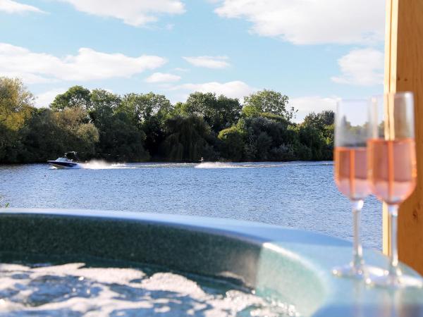 Moorhen Lake House - Wiltshire