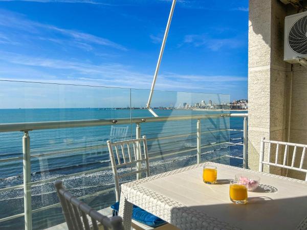A la foto es mostra l'objecte Azure Coast Suite C27 situat a la ciutat de Draç.