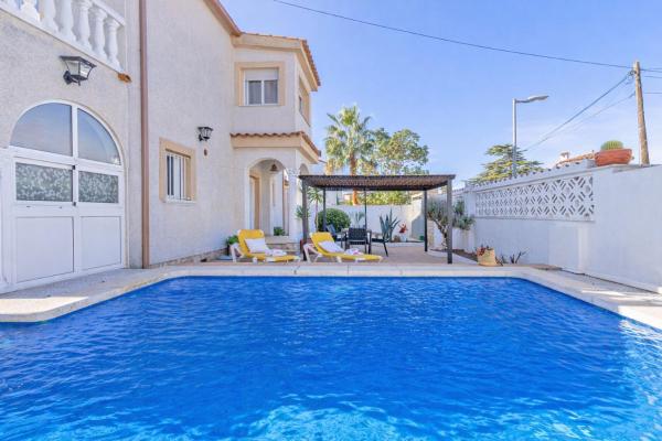 Apart-rent Casa Requesens 0007 Con Piscina Privada Y Wifi - Empuriabrava
