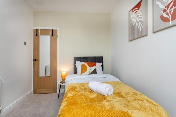 Spacious Bedrooms - Free Parking - Fast Wifi - Sleeps 4 - Lincoln