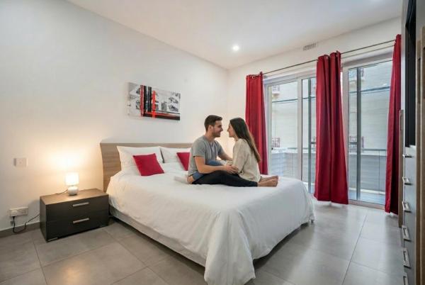 Balluta Bay Seaside 4-Bedroom Apartment Near Sandy Beach, St Julian's