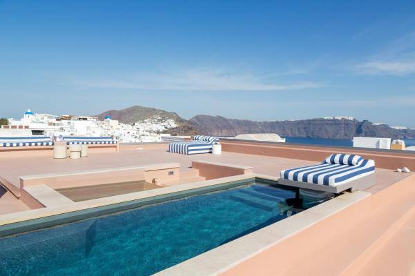 På billedet ses objektet Villa Oro beliggende i byen Oia.