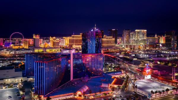 Na foto é possível ver o objeto Masquerade Tower at Rio Hotel & Casino localizado na cidade de Las Vegas.