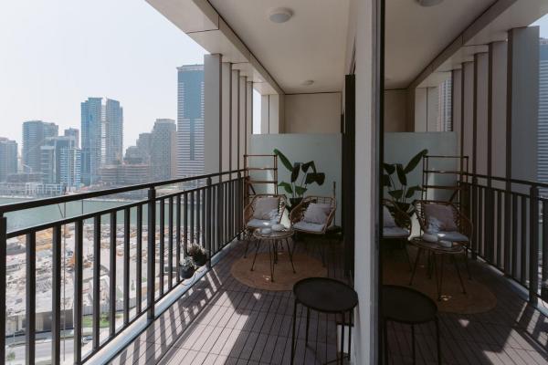 På billedet ses objektet Chic 1BR Retreat in Zada Tower, Business Bay beliggende i byen Dubai.