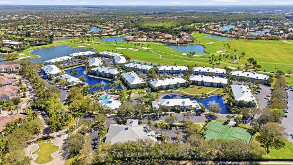 照片显示了位于Naples市的GreenLinks Golf Villas at Lely Resort物件。