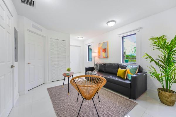 Comfortable Two-story House Near Wynwood With Free Parking - Miami Springs