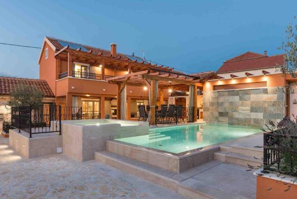 Luxury Villa Finessa Skradin 1 With Heated Pool, Jacuzzi And Sauna - Skradin