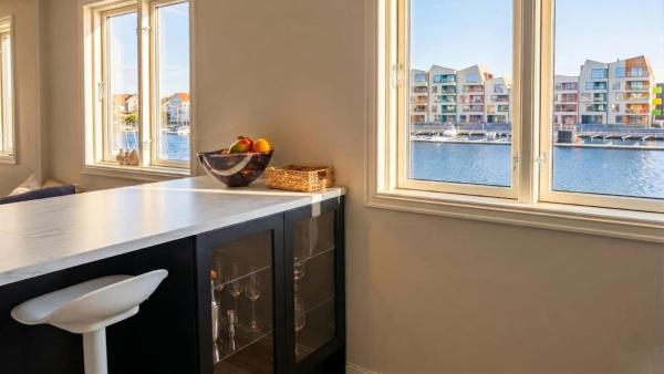 Modern Waterfront 4br Apt With Dock & Free Parking - スタバンゲル
